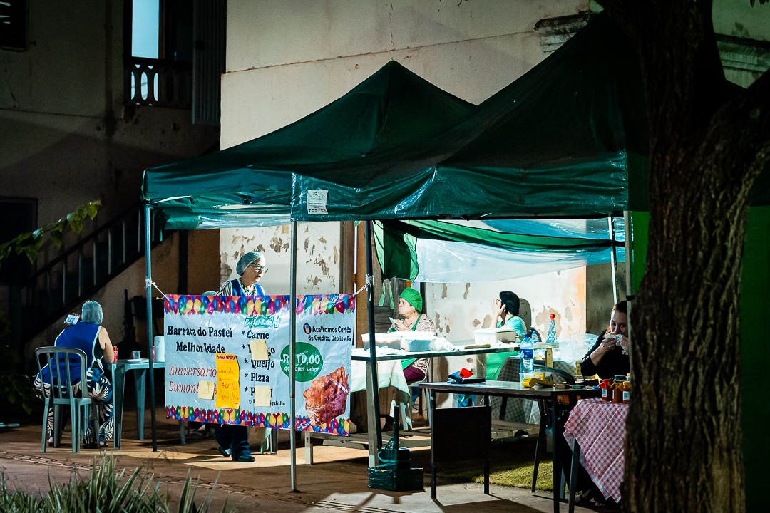 Festa boa também se faz com comida boa: estrutura completa para receber todas as famílias.