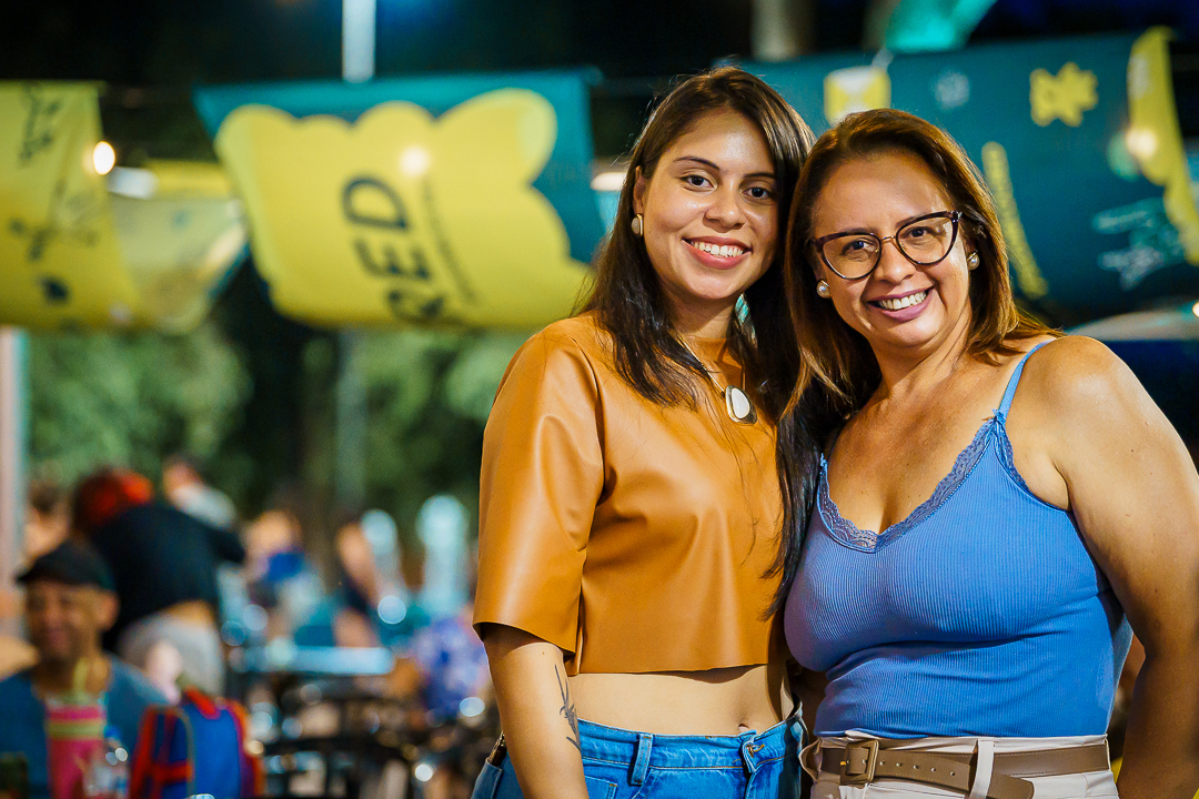 A Praça Alto do Ginásio tomada por famílias, sorrisos e vozes cantando juntas.