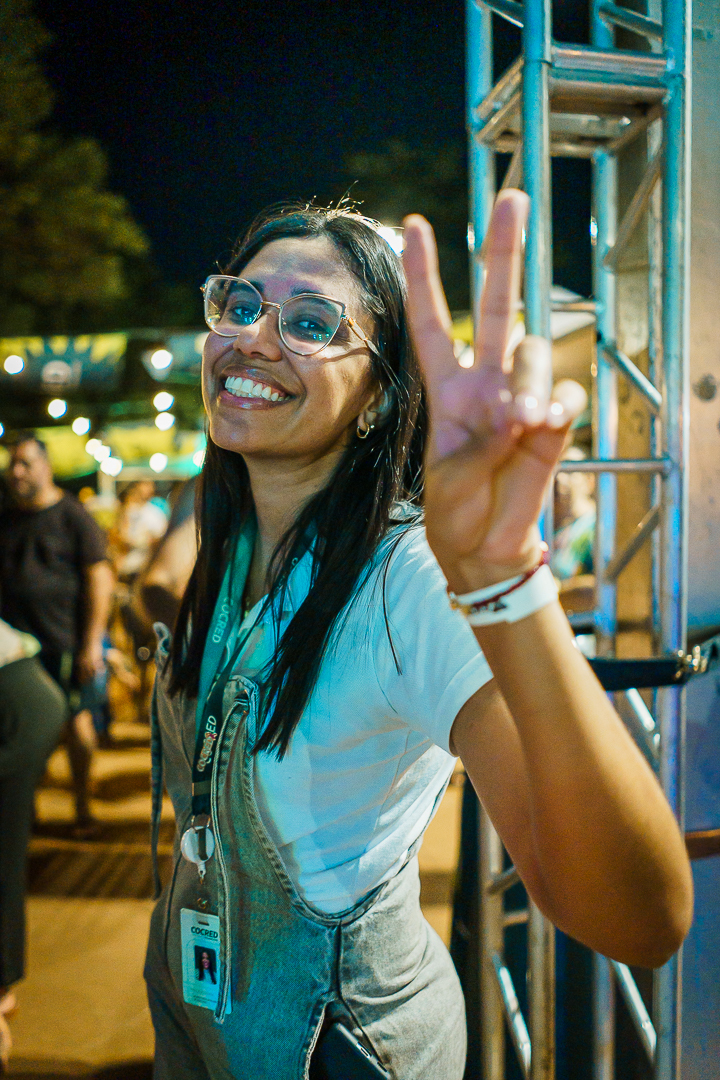 A Praça Alto do Ginásio tomada por famílias, sorrisos e vozes cantando juntas.