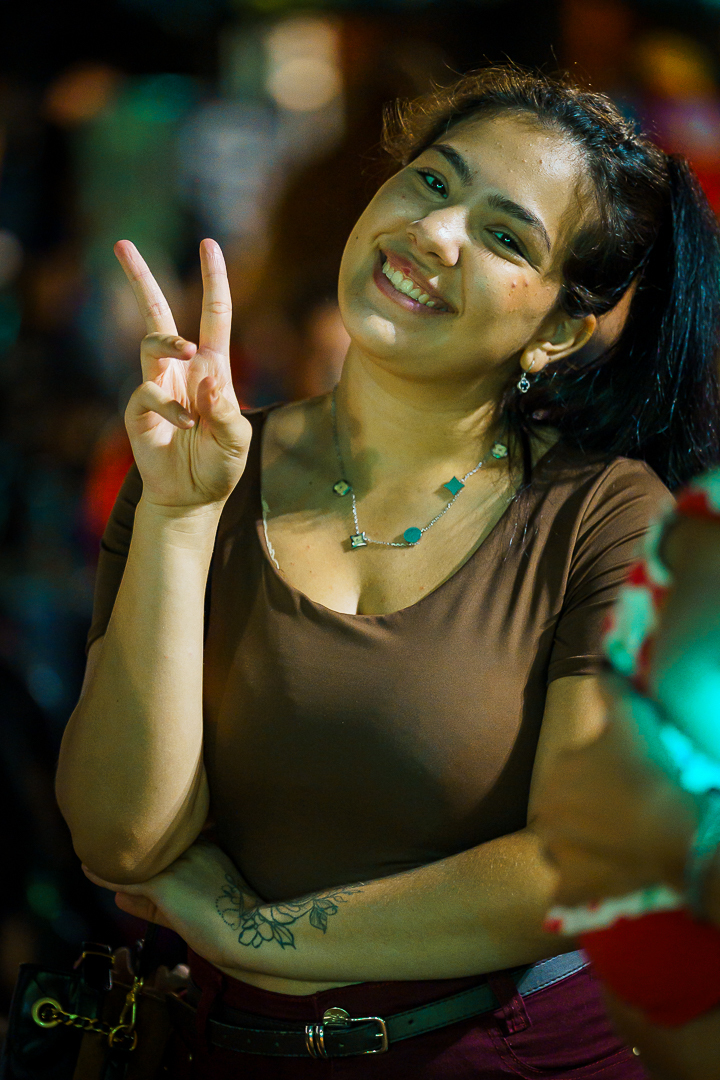 A Praça Alto do Ginásio tomada por famílias, sorrisos e vozes cantando juntas.