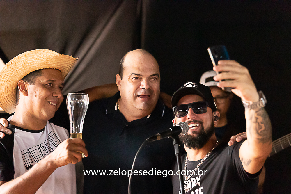 show-com-ze-lopes-e-diego-e-banda-na-confraternizacao-da-sorvetes-pimpinella-em-sertazinho-sp