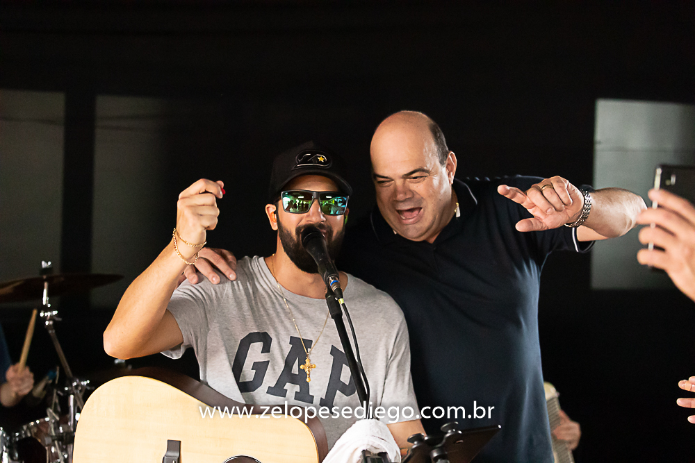 show-com-ze-lopes-e-diego-e-banda-na-confraternizacao-da-sorvetes-pimpinella-em-sertazinho-sp