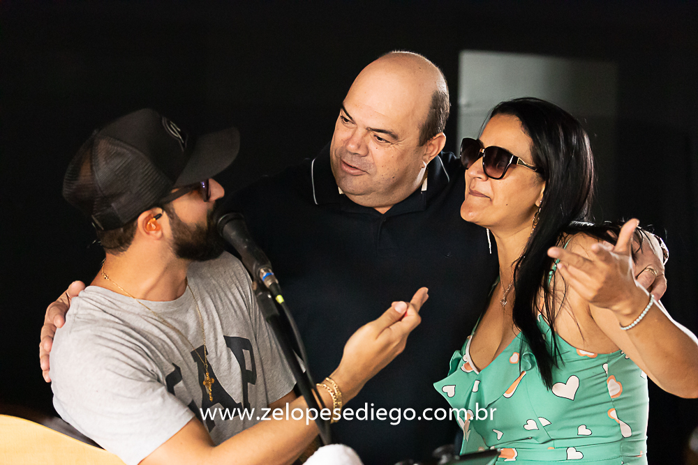 show-com-ze-lopes-e-diego-e-banda-na-confraternizacao-da-sorvetes-pimpinella-em-sertazinho-sp
