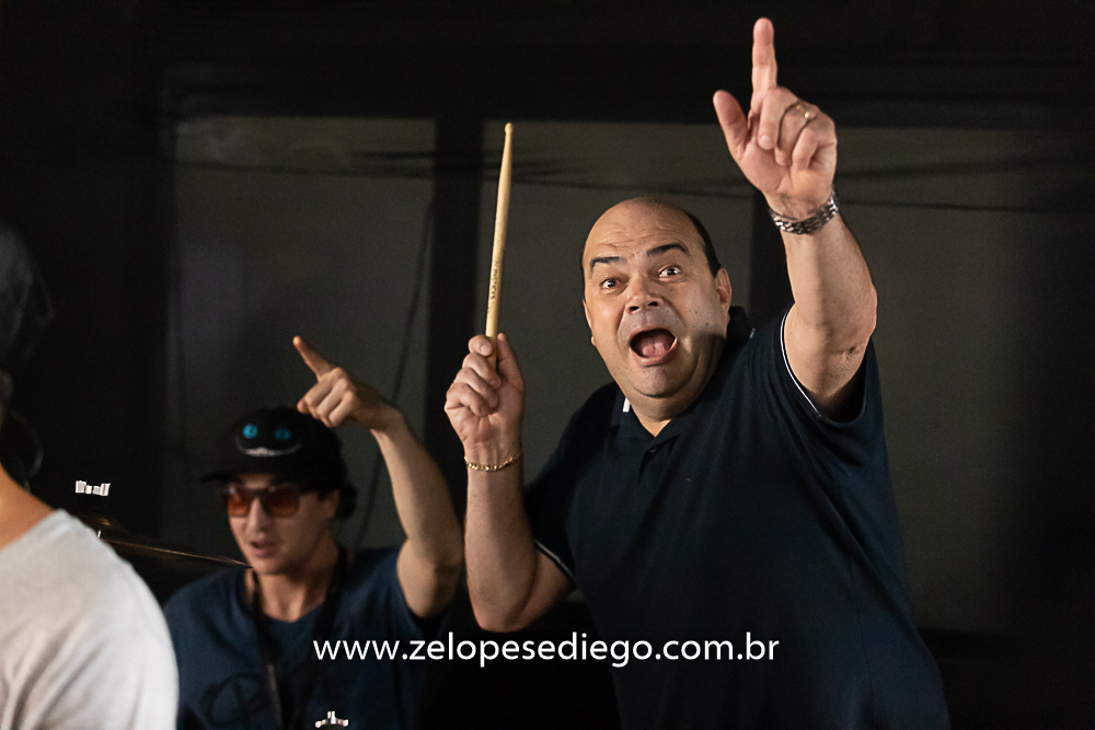 show-com-ze-lopes-e-diego-e-banda-na-confraternizacao-da-sorvetes-pimpinella-em-sertazinho-sp