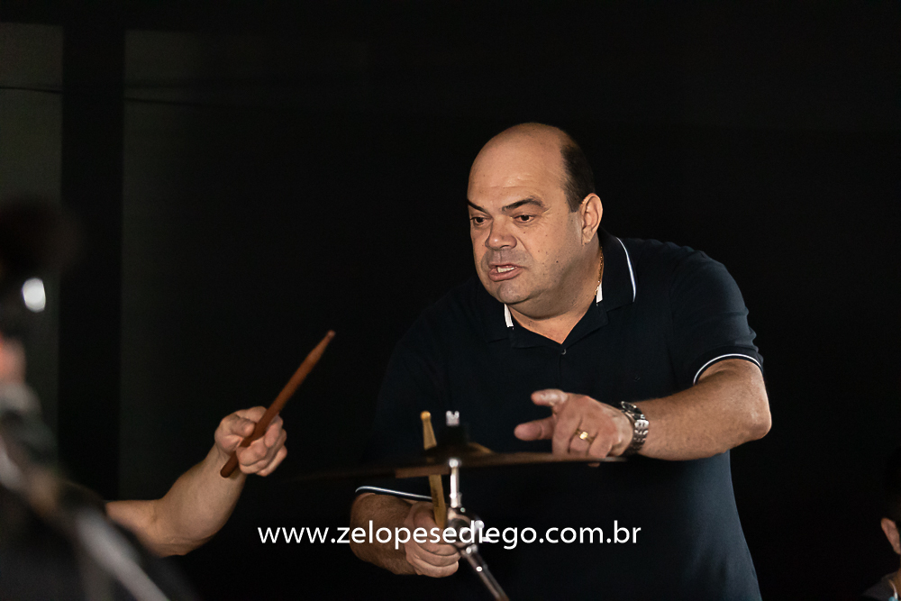 show-com-ze-lopes-e-diego-e-banda-na-confraternizacao-da-sorvetes-pimpinella-em-sertazinho-sp