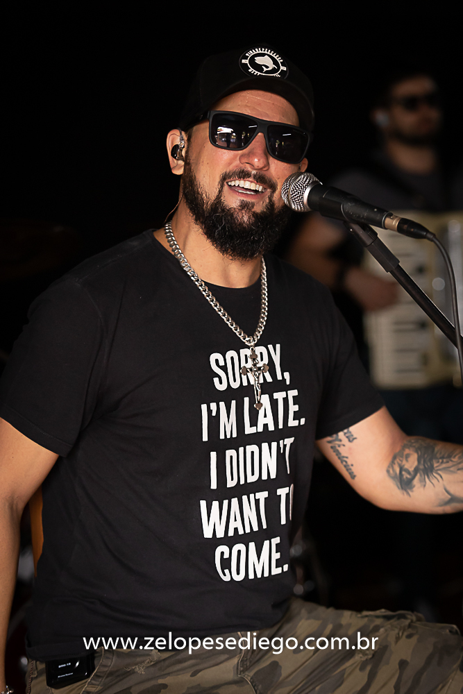 show-com-ze-lopes-e-diego-e-banda-na-confraternizacao-da-sorvetes-pimpinella-em-sertazinho-sp