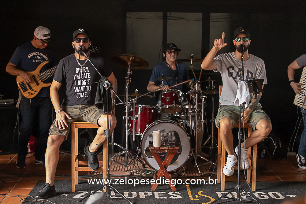 show-com-ze-lopes-e-diego-e-banda-na-confraternizacao-da-sorvetes-pimpinella-em-sertazinho-sp