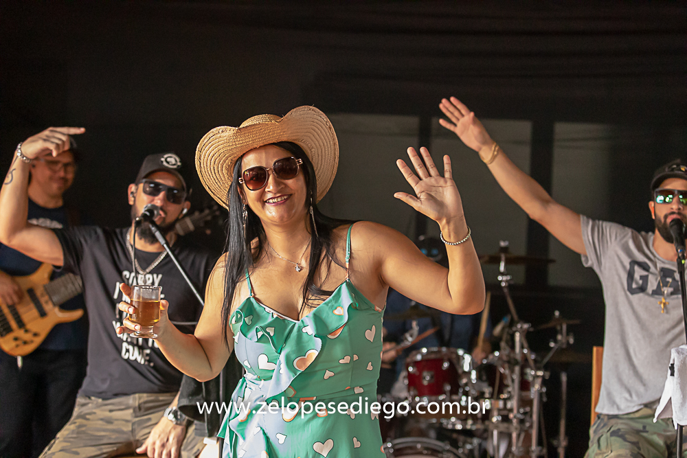 show-com-ze-lopes-e-diego-e-banda-na-confraternizacao-da-sorvetes-pimpinella-em-sertazinho-sp