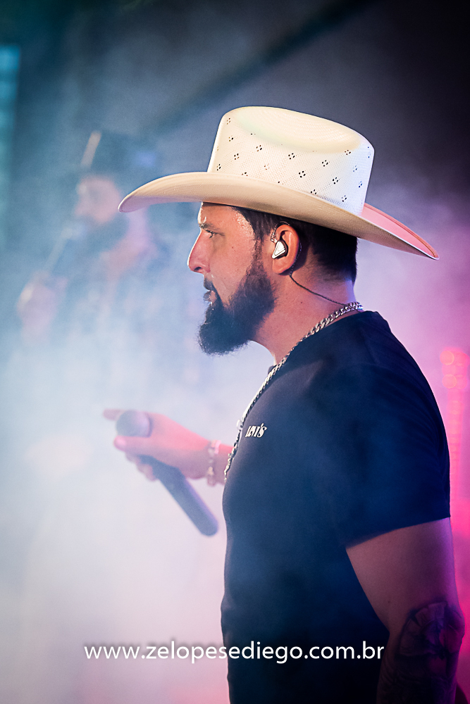 baile-havaiano-na-recra-de-pontal-com-show-de-ze-lopes-e-diego-e-banda