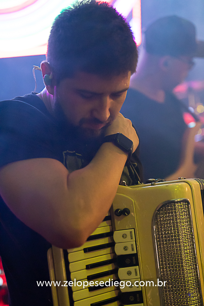 baile-havaiano-na-recra-de-pontal-com-show-de-ze-lopes-e-diego-e-banda