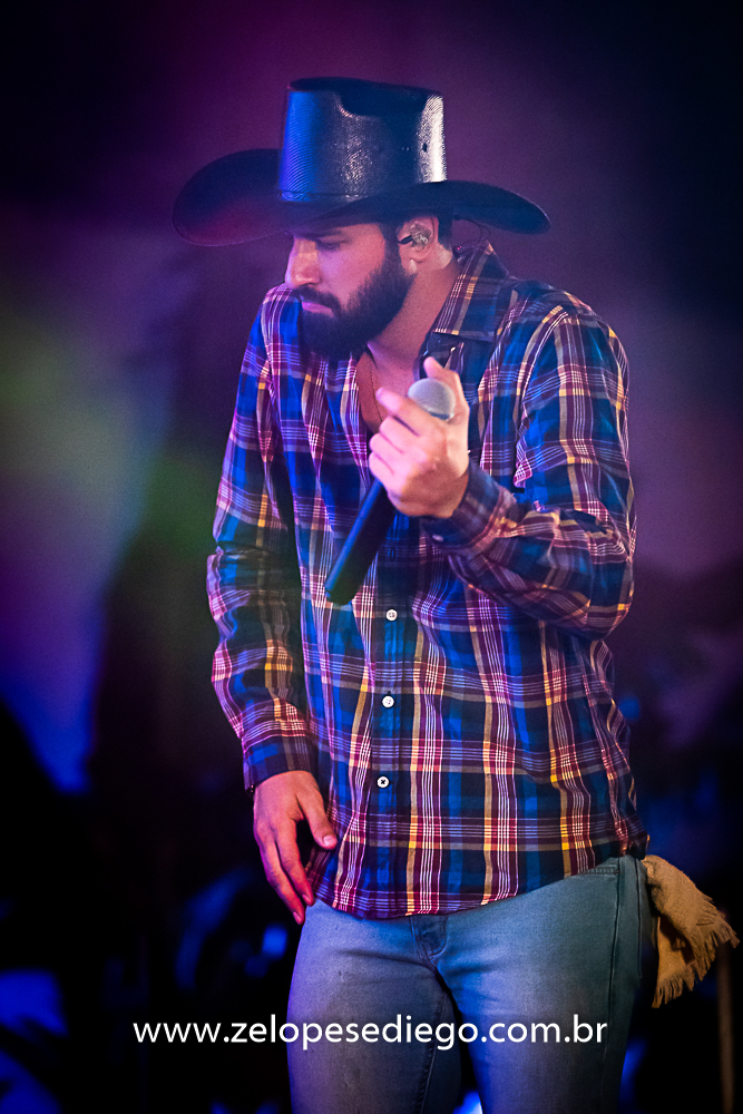 baile-havaiano-na-recra-de-pontal-com-show-de-ze-lopes-e-diego-e-banda