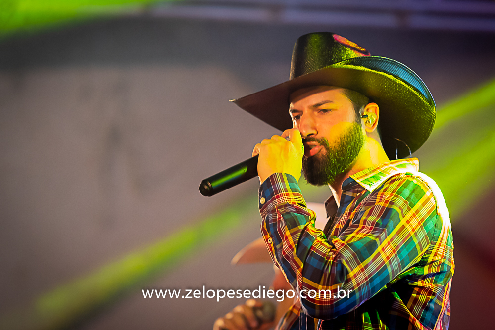baile-havaiano-na-recra-de-pontal-com-show-de-ze-lopes-e-diego-e-banda