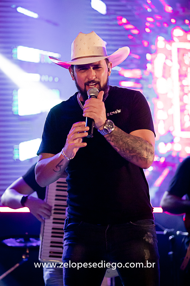 baile-havaiano-na-recra-de-pontal-com-show-de-ze-lopes-e-diego-e-banda