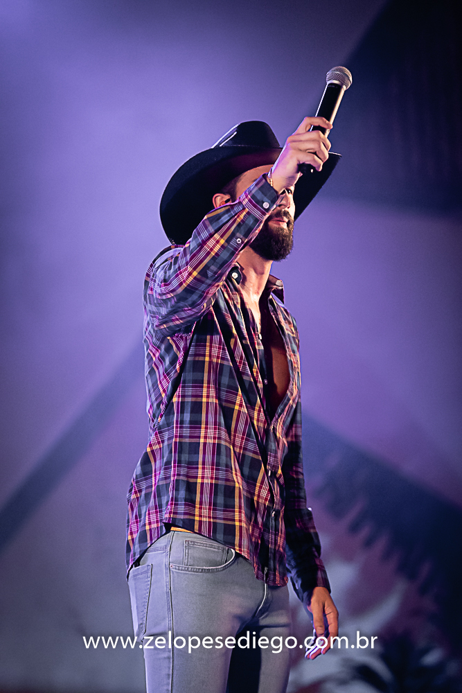 baile-havaiano-na-recra-de-pontal-com-show-de-ze-lopes-e-diego-e-banda