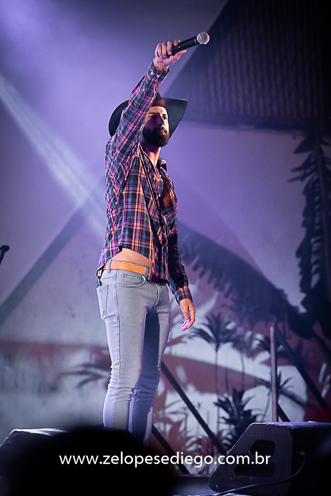 baile-havaiano-na-recra-de-pontal-com-show-de-ze-lopes-e-diego-e-banda