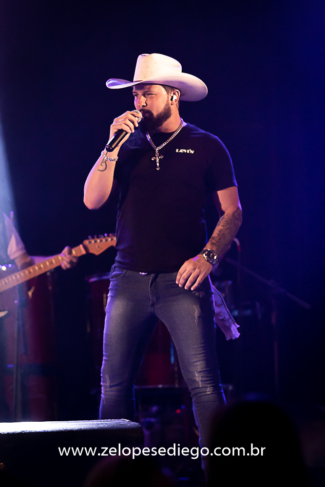 baile-havaiano-na-recra-de-pontal-com-show-de-ze-lopes-e-diego-e-banda