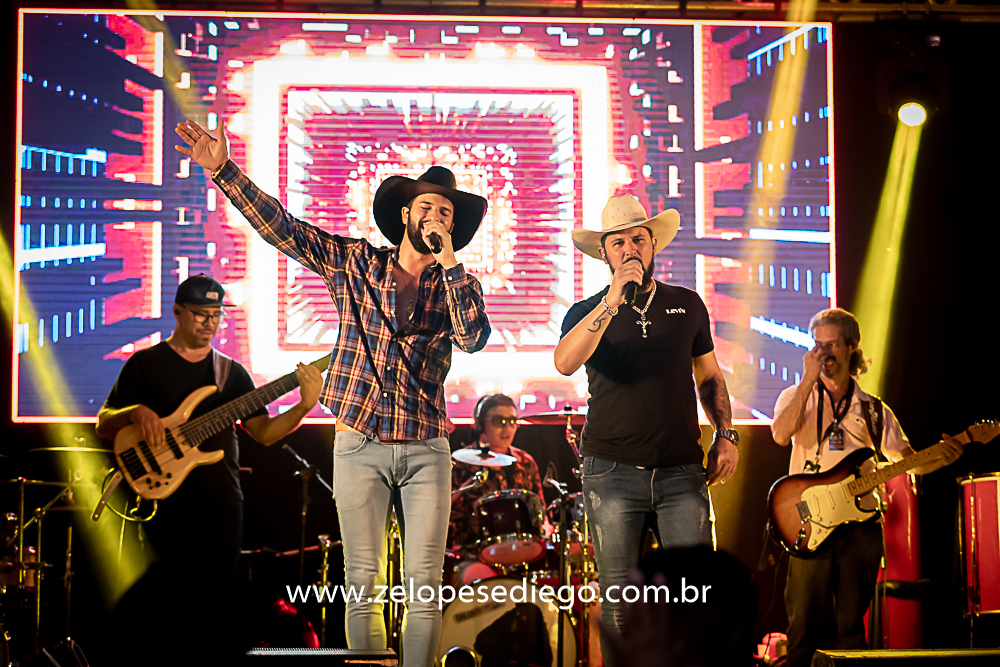 baile-havaiano-na-recra-de-pontal-com-show-de-ze-lopes-e-diego-e-banda