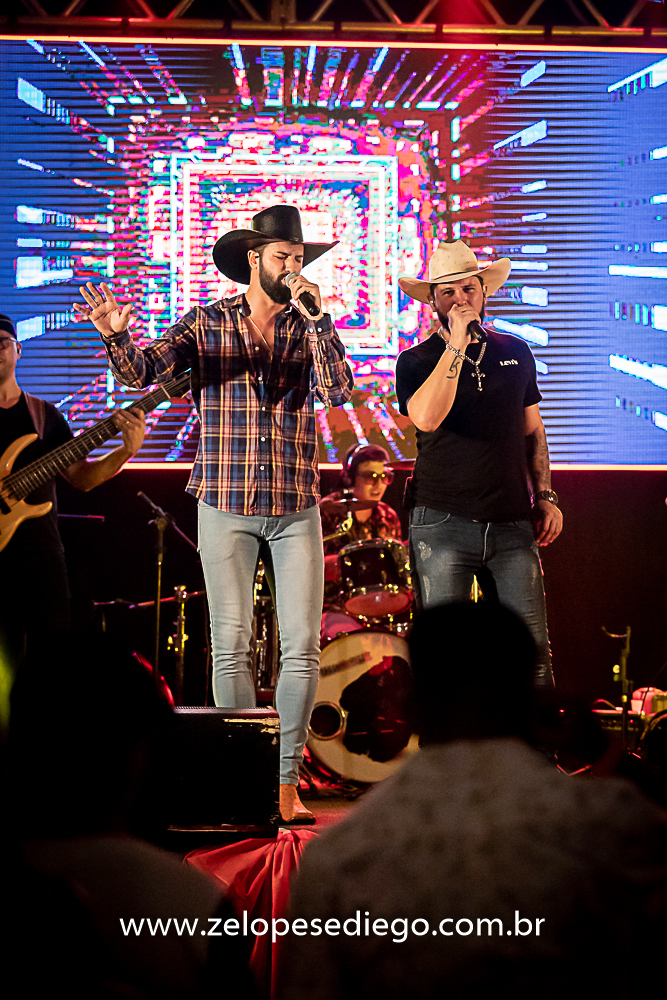 baile-havaiano-na-recra-de-pontal-com-show-de-ze-lopes-e-diego-e-banda