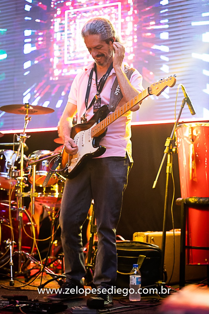 baile-havaiano-na-recra-de-pontal-com-show-de-ze-lopes-e-diego-e-banda