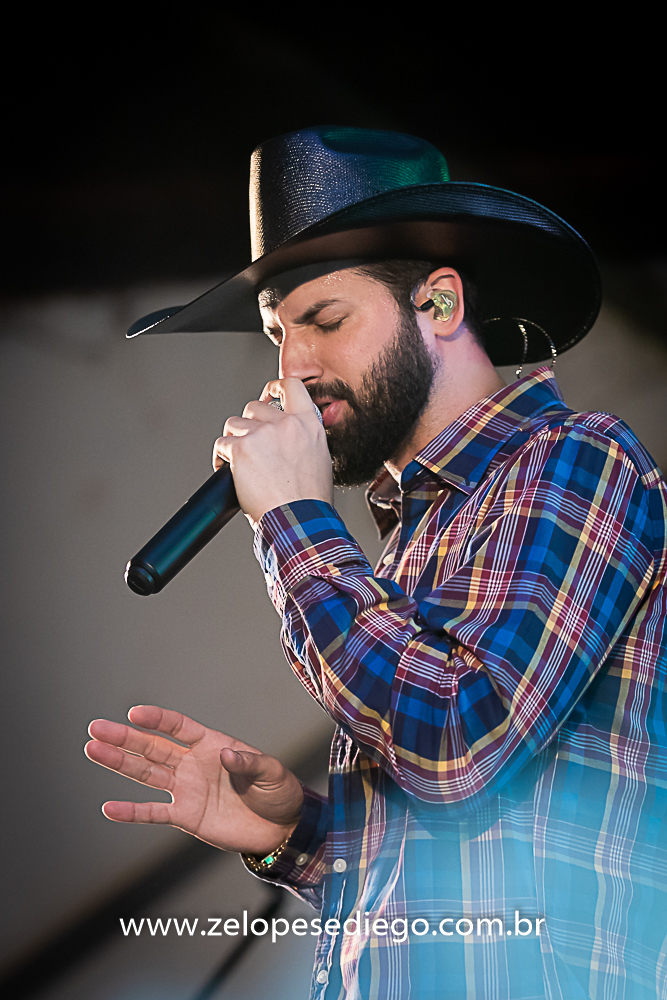 baile-havaiano-na-recra-de-pontal-com-show-de-ze-lopes-e-diego-e-banda