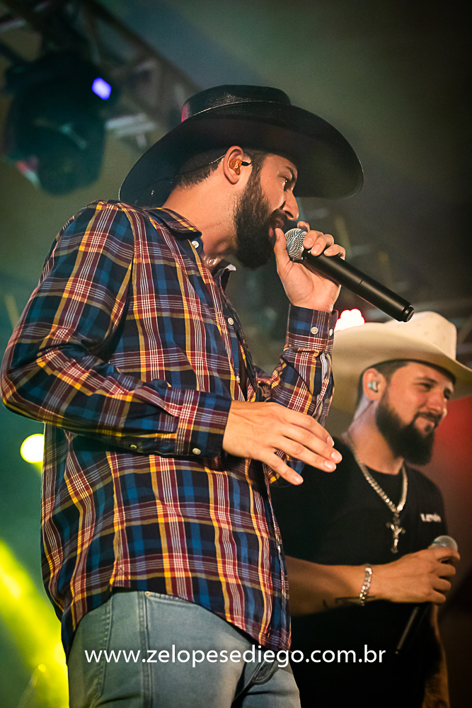 baile-havaiano-na-recra-de-pontal-com-show-de-ze-lopes-e-diego-e-banda