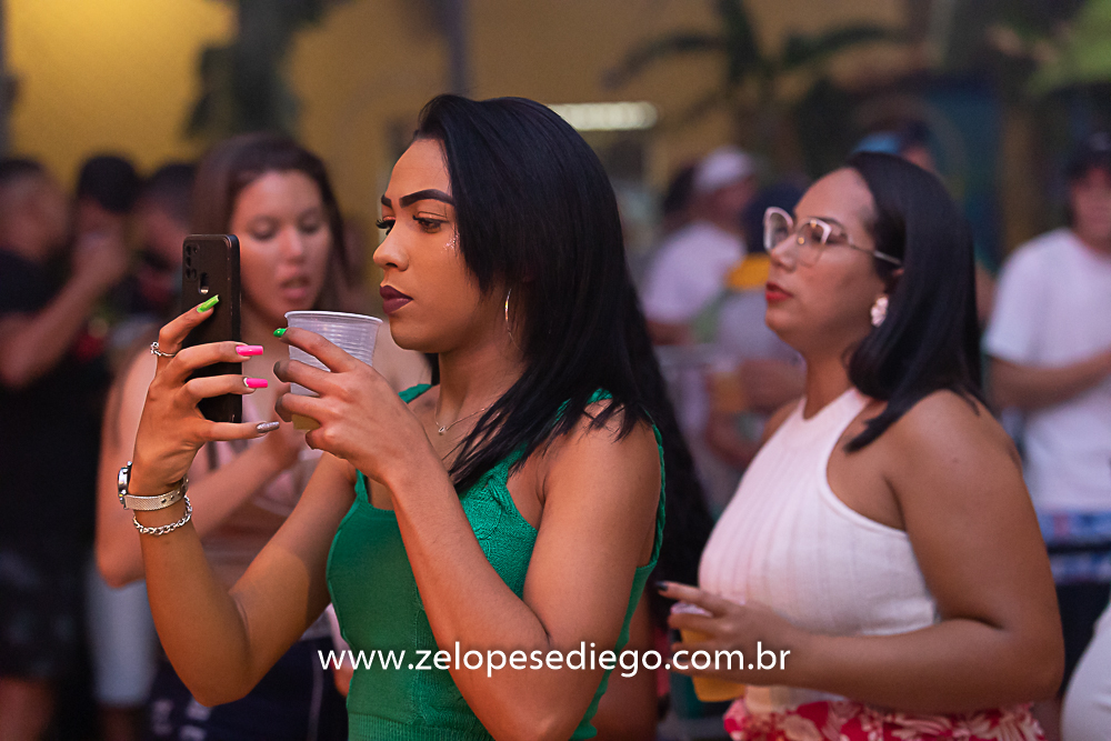 baile-havaiano-na-recra-de-pontal-com-show-de-ze-lopes-e-diego-e-banda