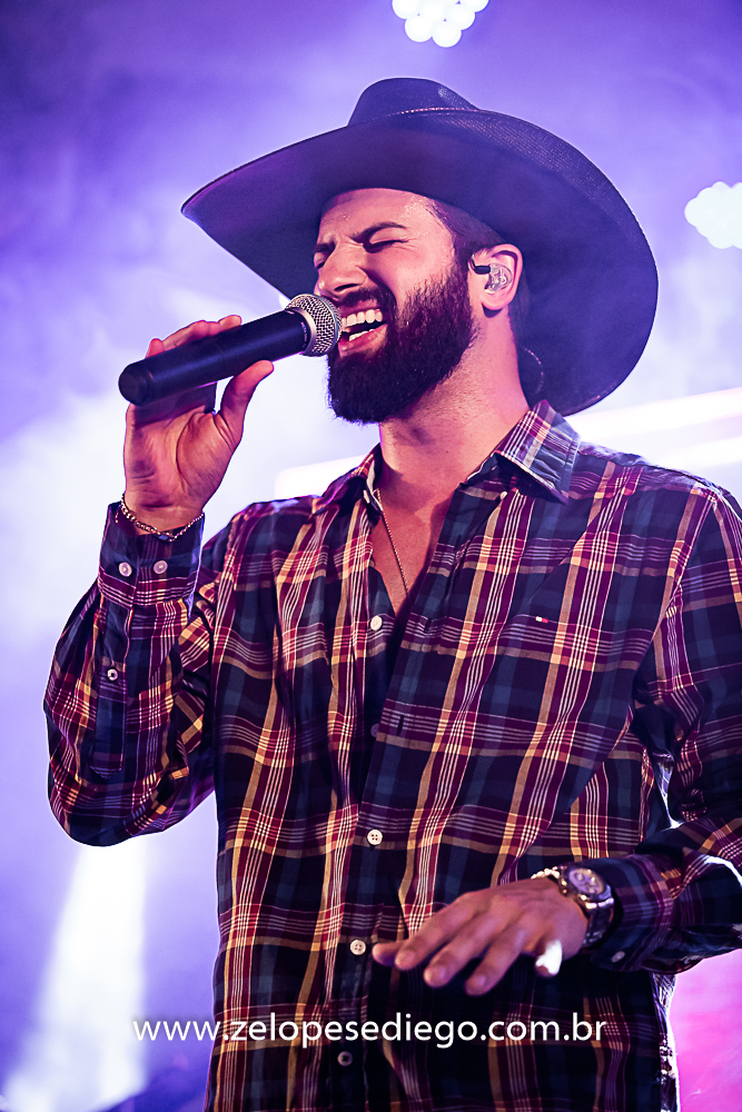 baile-havaiano-na-recra-de-pontal-com-show-de-ze-lopes-e-diego-e-banda