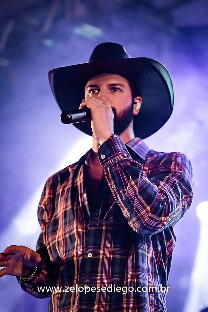 baile-havaiano-na-recra-de-pontal-com-show-de-ze-lopes-e-diego-e-banda