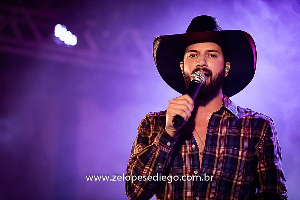 baile-havaiano-na-recra-de-pontal-com-show-de-ze-lopes-e-diego-e-banda