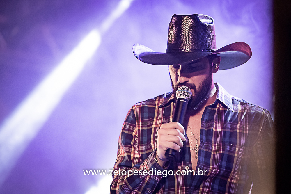 baile-havaiano-na-recra-de-pontal-com-show-de-ze-lopes-e-diego-e-banda