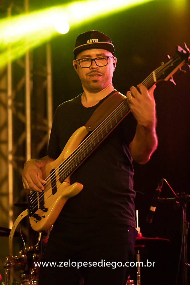 baile-havaiano-na-recra-de-pontal-com-show-de-ze-lopes-e-diego-e-banda