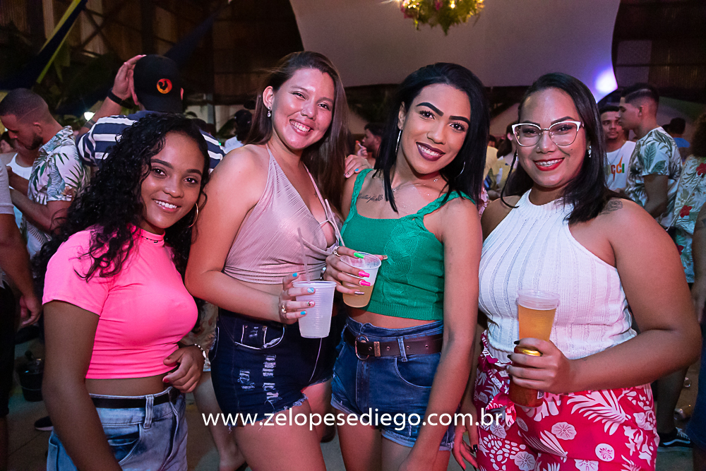 baile-havaiano-na-recra-de-pontal-com-show-de-ze-lopes-e-diego-e-banda
