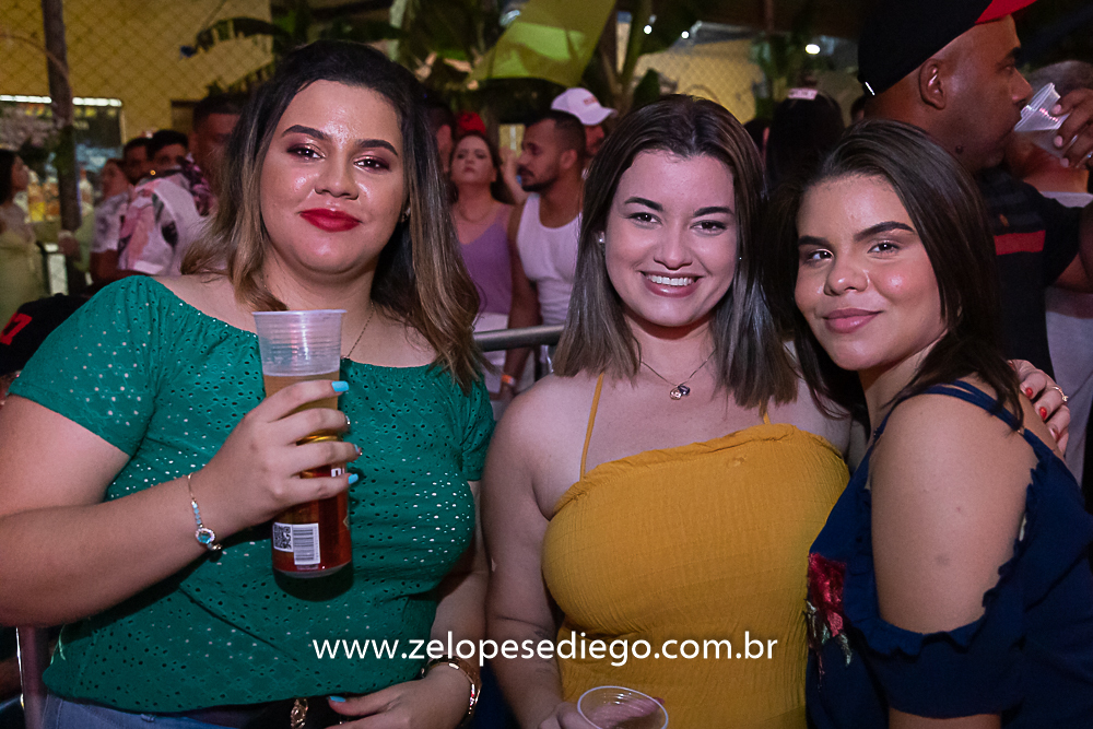 baile-havaiano-na-recra-de-pontal-com-show-de-ze-lopes-e-diego-e-banda