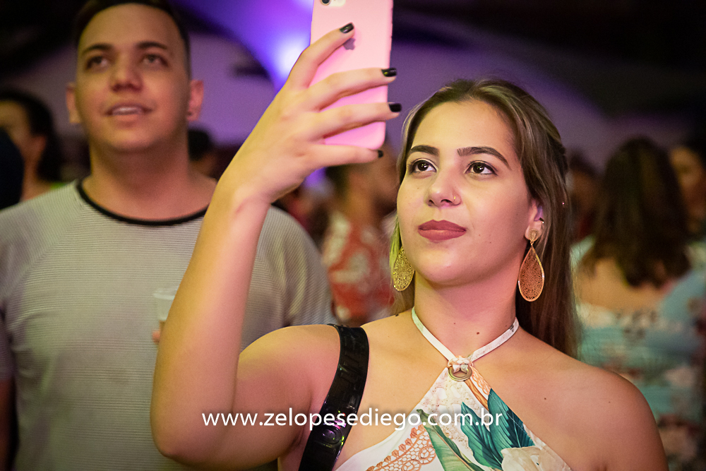 baile-havaiano-na-recra-de-pontal-com-show-de-ze-lopes-e-diego-e-banda