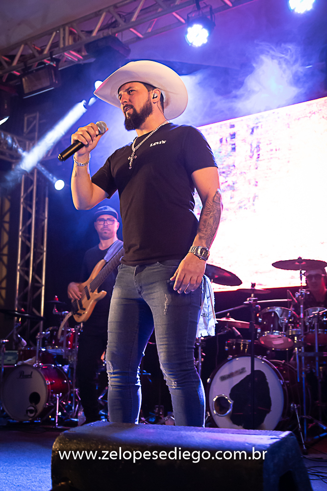 baile-havaiano-na-recra-de-pontal-com-show-de-ze-lopes-e-diego-e-banda