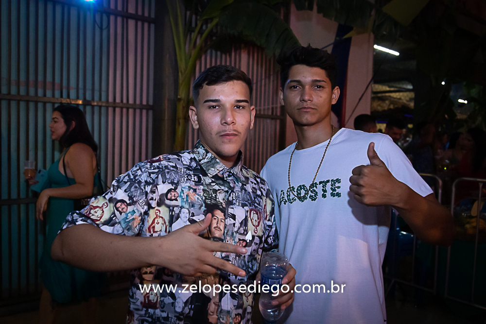 baile-havaiano-na-recra-de-pontal-com-show-de-ze-lopes-e-diego-e-banda