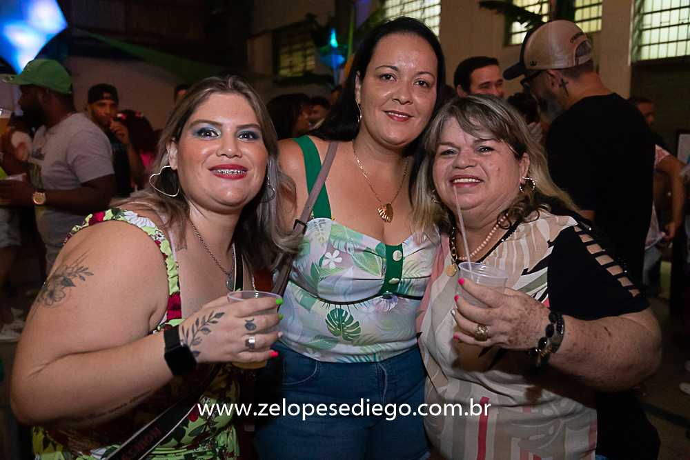 baile-havaiano-na-recra-de-pontal-com-show-de-ze-lopes-e-diego-e-banda