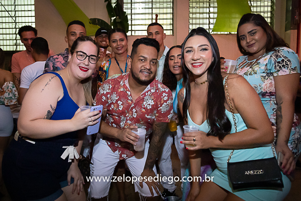 baile-havaiano-na-recra-de-pontal-com-show-de-ze-lopes-e-diego-e-banda