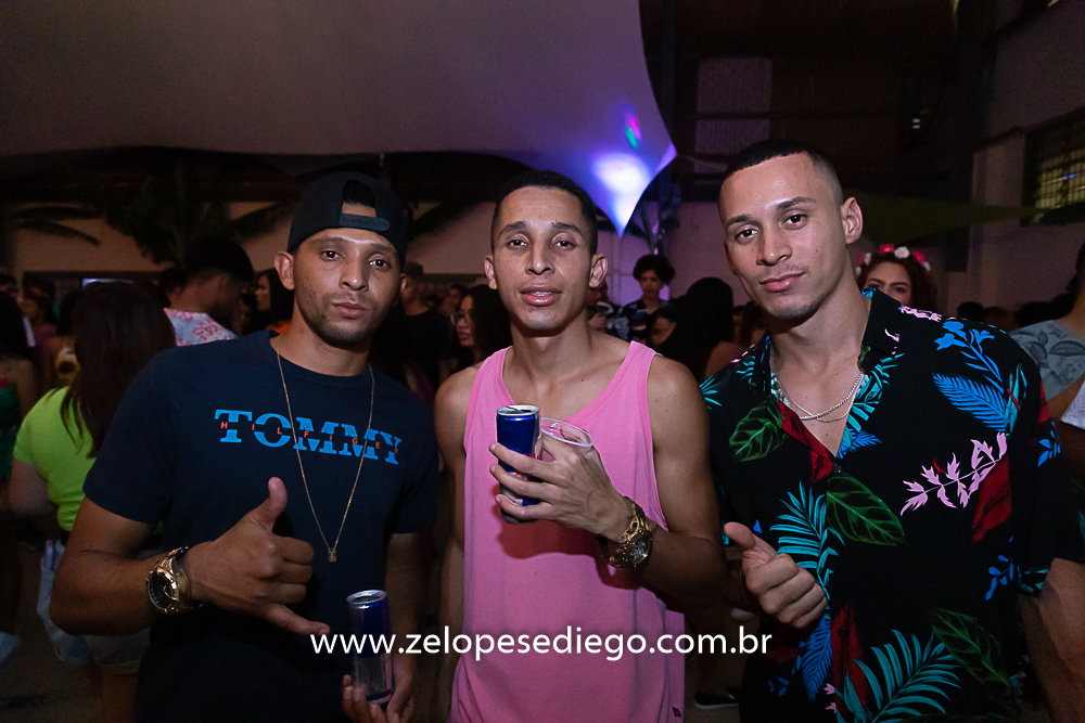 baile-havaiano-na-recra-de-pontal-com-show-de-ze-lopes-e-diego-e-banda
