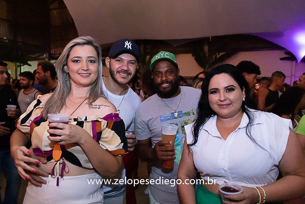 baile-havaiano-na-recra-de-pontal-com-show-de-ze-lopes-e-diego-e-banda