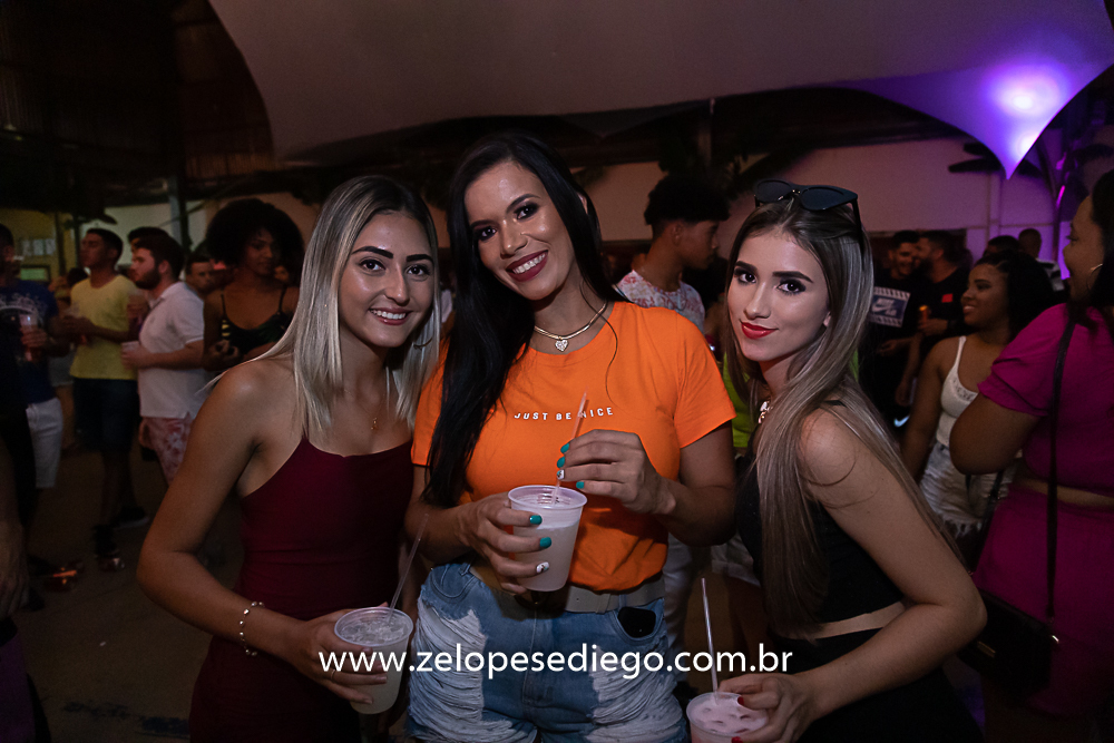 baile-havaiano-na-recra-de-pontal-com-show-de-ze-lopes-e-diego-e-banda