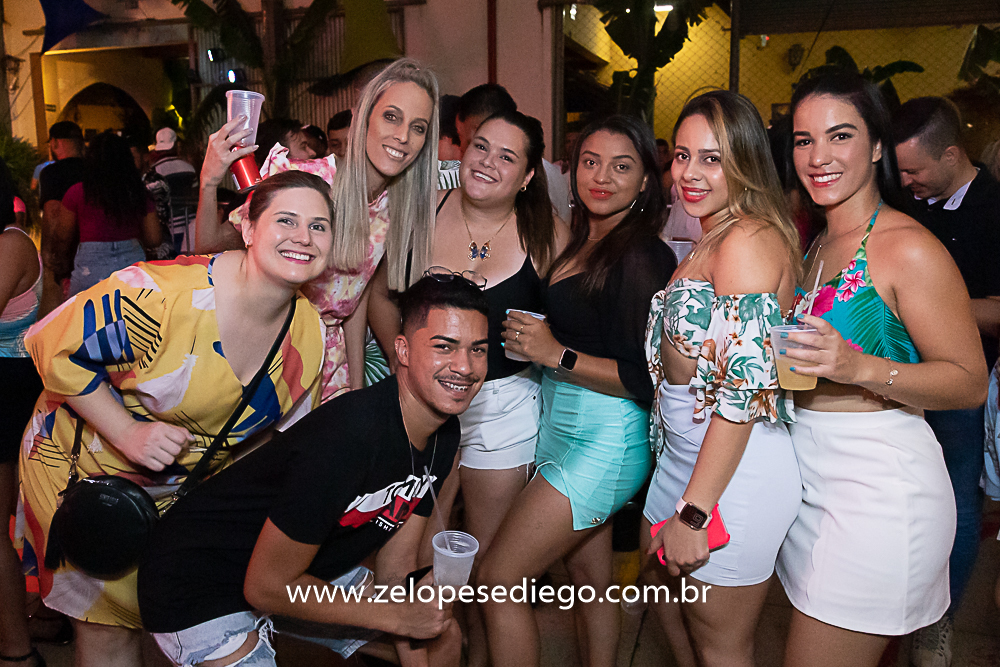 baile-havaiano-na-recra-de-pontal-com-show-de-ze-lopes-e-diego-e-banda