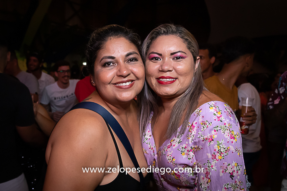 baile-havaiano-na-recra-de-pontal-com-show-de-ze-lopes-e-diego-e-banda
