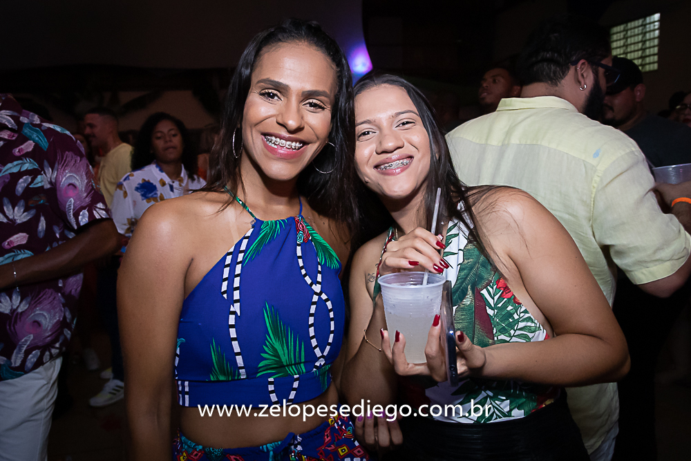 baile-havaiano-na-recra-de-pontal-com-show-de-ze-lopes-e-diego-e-banda