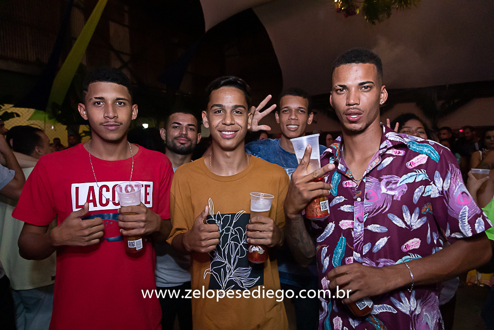 baile-havaiano-na-recra-de-pontal-com-show-de-ze-lopes-e-diego-e-banda