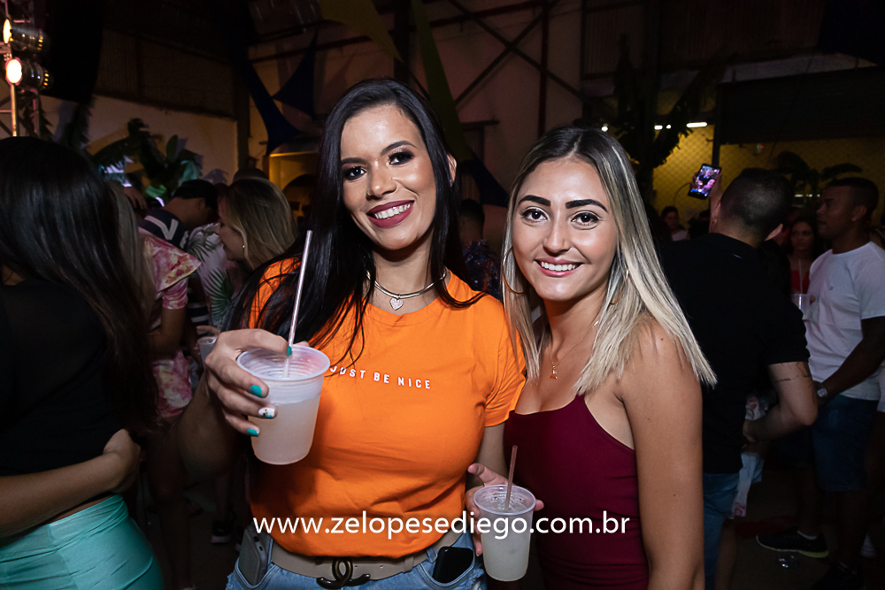baile-havaiano-na-recra-de-pontal-com-show-de-ze-lopes-e-diego-e-banda