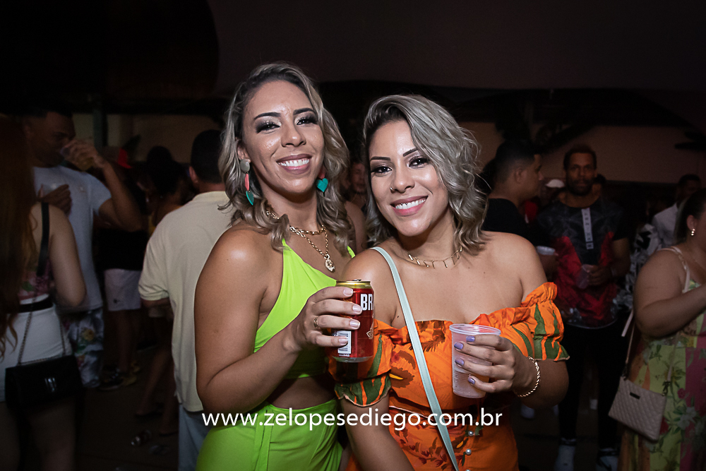 baile-havaiano-na-recra-de-pontal-com-show-de-ze-lopes-e-diego-e-banda