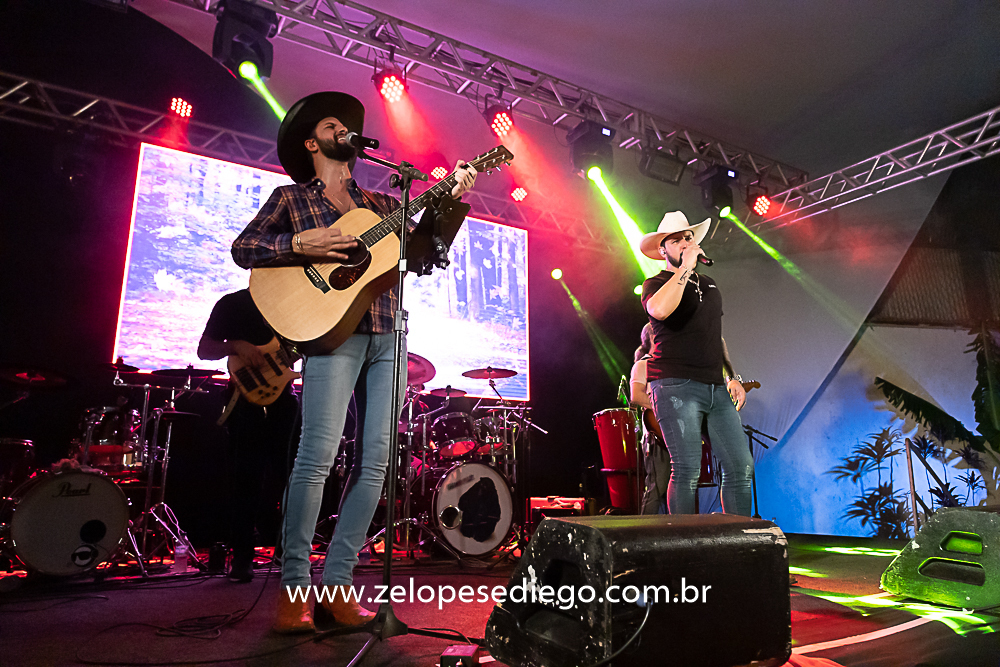 baile-havaiano-na-recra-de-pontal-com-show-de-ze-lopes-e-diego-e-banda