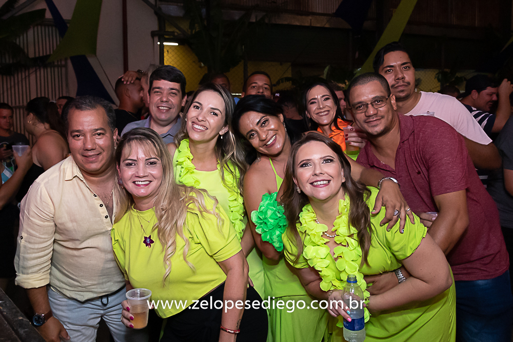 baile-havaiano-na-recra-de-pontal-com-show-de-ze-lopes-e-diego-e-banda
