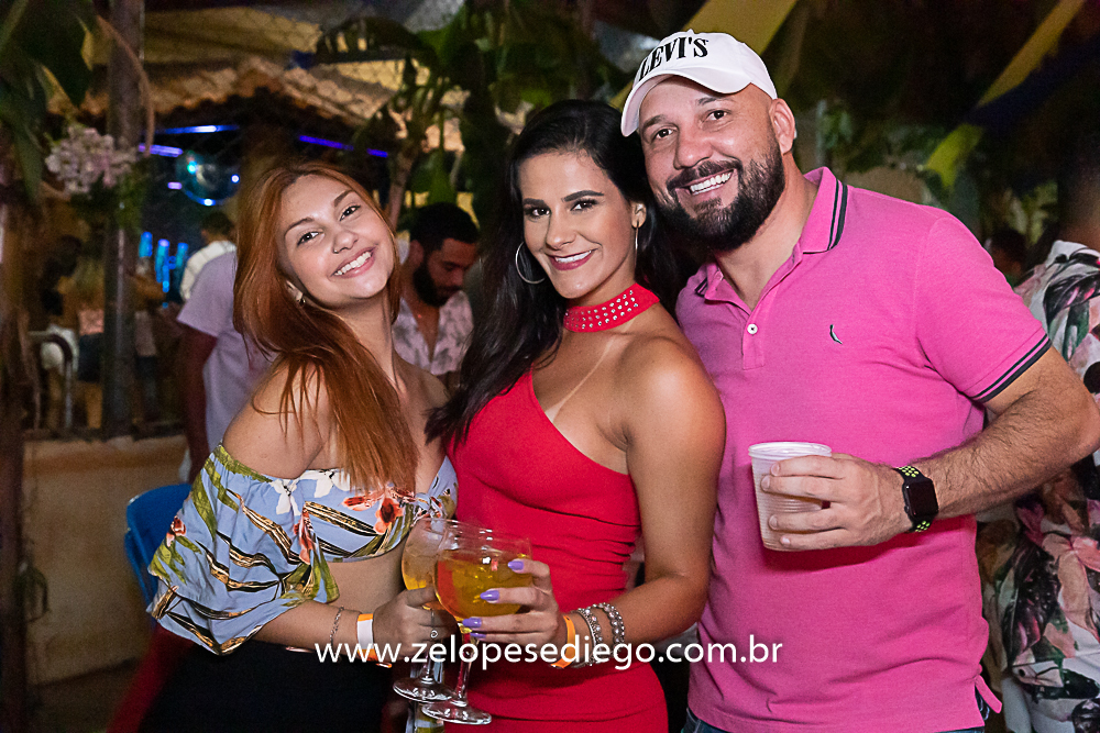 baile-havaiano-na-recra-de-pontal-com-show-de-ze-lopes-e-diego-e-banda